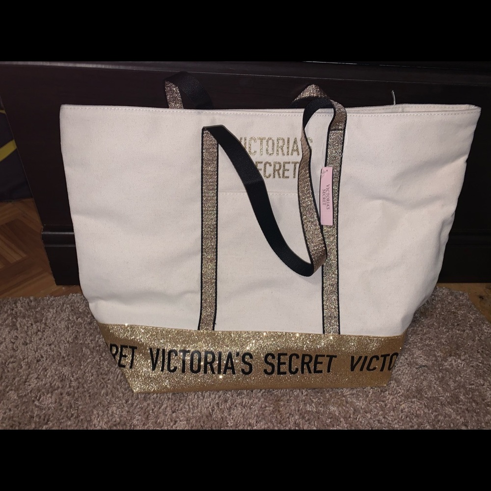 NWT Victoria’s Secret carry bag